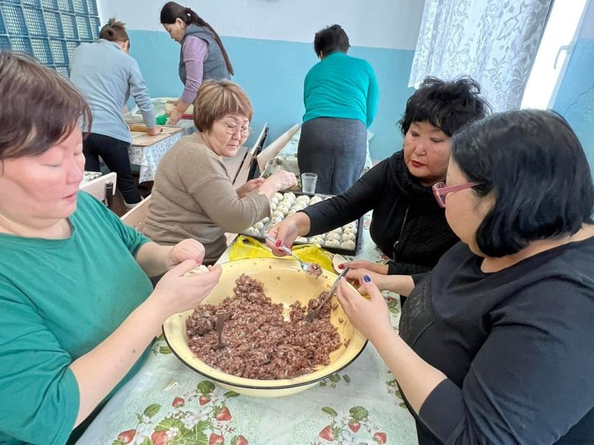 Жители забайкальского села налепили 3 тысячи бууз для участников СВО к Сагаалгану
