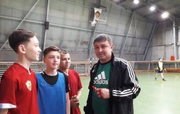 ​В футболе слюнтяев нет!