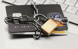 Бойцу СВО заблокировали карту и оставили семью без денег