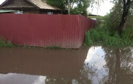 В Чите по ул. Шестиперова дождевая вода топит дома
