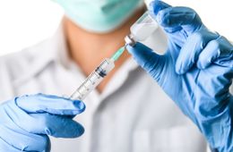 Пациенты, привитые против COVID-19, могут заразиться повторно