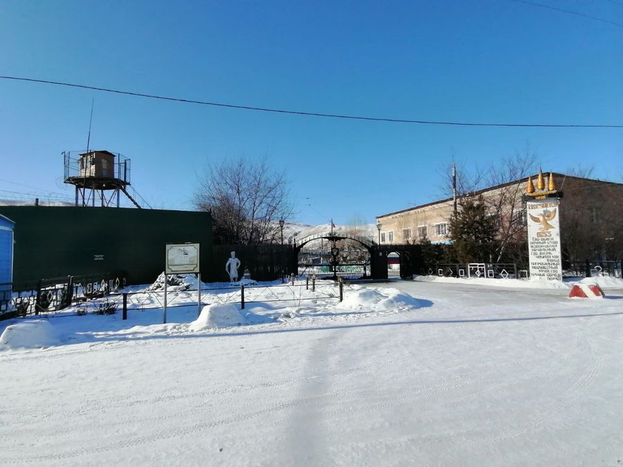 Невольные каменщики: в Забайкалье начальник Нерчинской ИК №1 попался на взятке. Он задержан.
