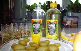 Два читинца украли из бутика 11 флаконов духов и выпили их