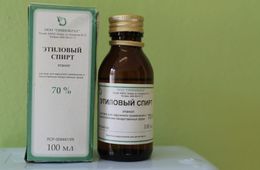 Минздрав порекомендовал врачам полоскать рот и горло 70-процентным спиртом