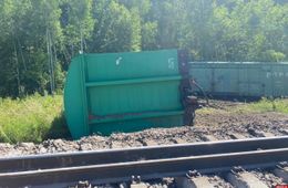 На ЖД в Забайкалье опрокинулись три вагона грузового поезда