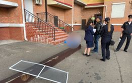 Два ребенка выпали из окон в Забайкалье. Мальчик погиб