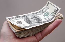ФСБ задержала забайкальца, пытавшегося подкупить таможенника за $50 тыс. 