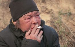 Женщину, живущую в землянке в Борзинском районе, транспортируют в читинский приют