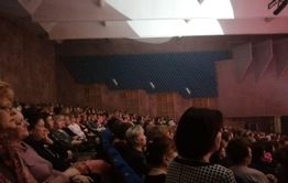 В краевой филармонии 750 забайкальских женщин поздравили с 8 марта