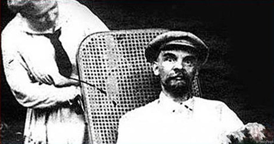 Пока «Ленин жив», Россия не возродится. Коммунист-оптимист каждый день носит фрукты в Мавзолей…
