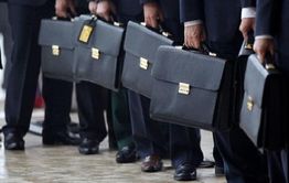Численность госслужащих в России в результате реформы госаппарата снизилась на 10% меньше чем за полгода