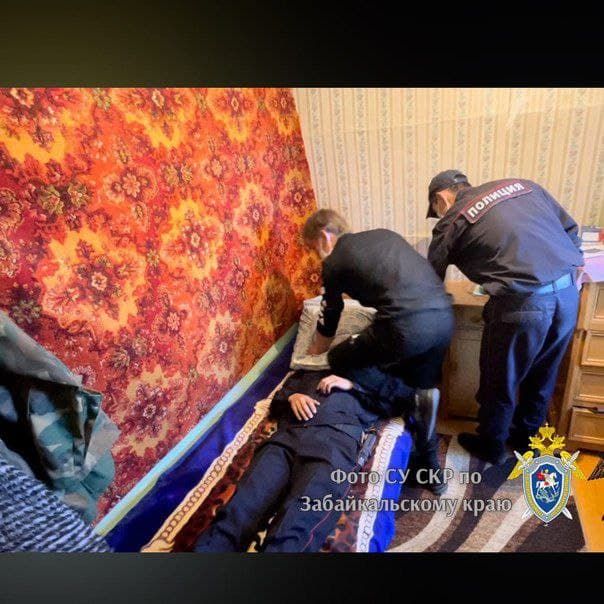 Двое жителей Ононского района задушили подушкой 83-летнего мужчину и украли 100 тысяч рублей
