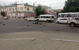 ​В Чите на перекрестке Бутина-Амурская мотоциклист протаранил Surf
