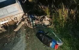 Мотоциклист погиб после столкновения с грузовиком в Забайкалье