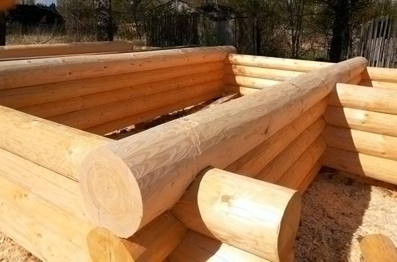​25-летний забайкалец украл деревянный сруб и построил из него гараж