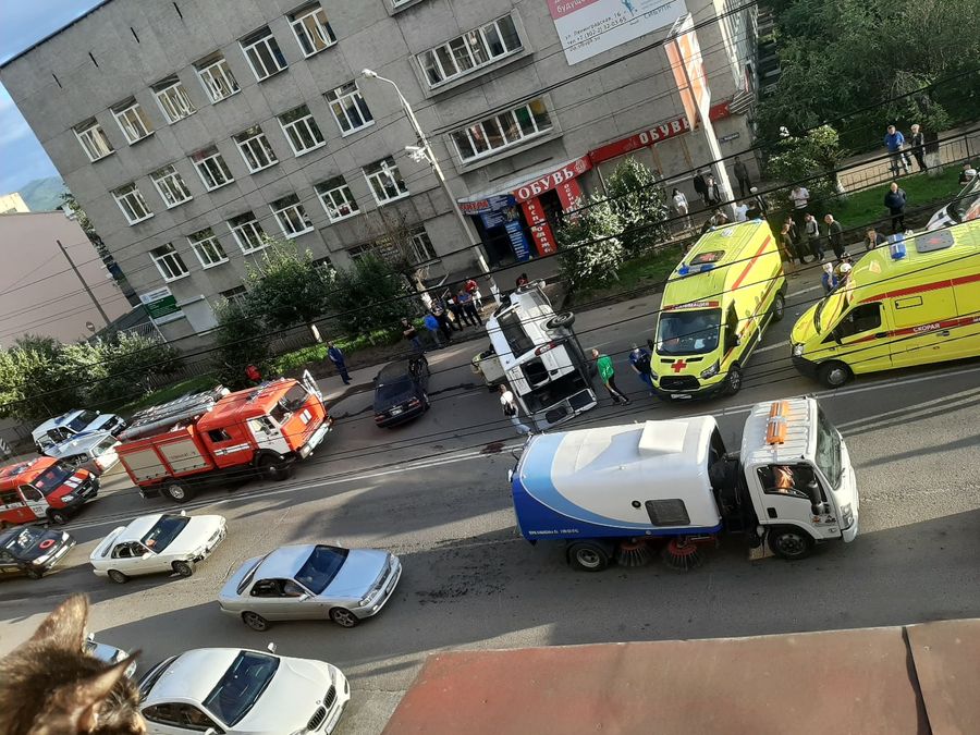 Маршрутка с пассажирами перевернулась в центре Читы