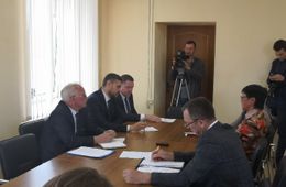 Погорельцам из Тасырхоя продолжают отказывать в жилье, люди плачут перед врио