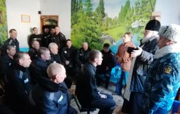 Батюшка провел Крестный ход в ИК-5
