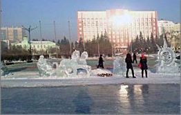 Ледяная скульптура сломана, но гопники ни при чем