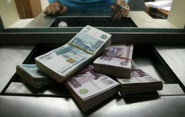 Жители России массово изымают свои банковские вклады