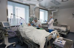 Женщина, которую сбил поезд в Забайкалье находится в тяжелом состоянии
