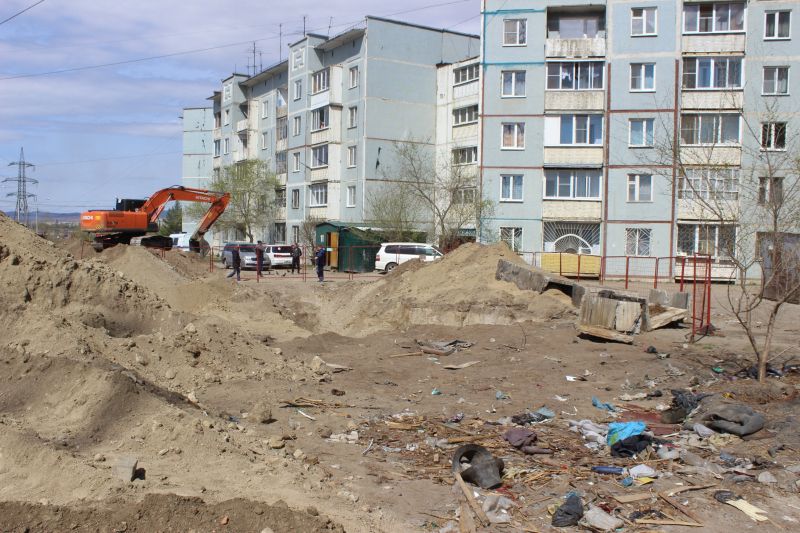 В Чите бомжи украли металлическое ограждение и продали его 