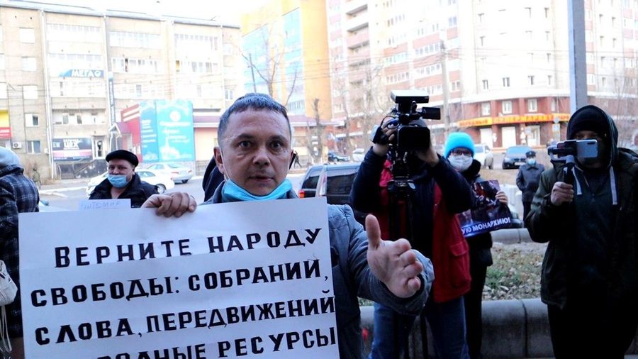 «Вечорку» атаковали рекламодатели после пикета оппозиции под окнами редакции