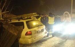 ДТП: Пьяные ауешники снесли забор в Чите