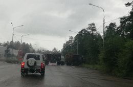 ​Лесовоз перекрыл две полосы на Агинском тракте