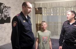 Подросток оказался на льдине. Его спасли полицейские