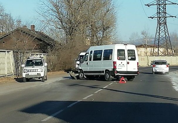 Трех человек увезли в больницу после ДТП с маршруткой