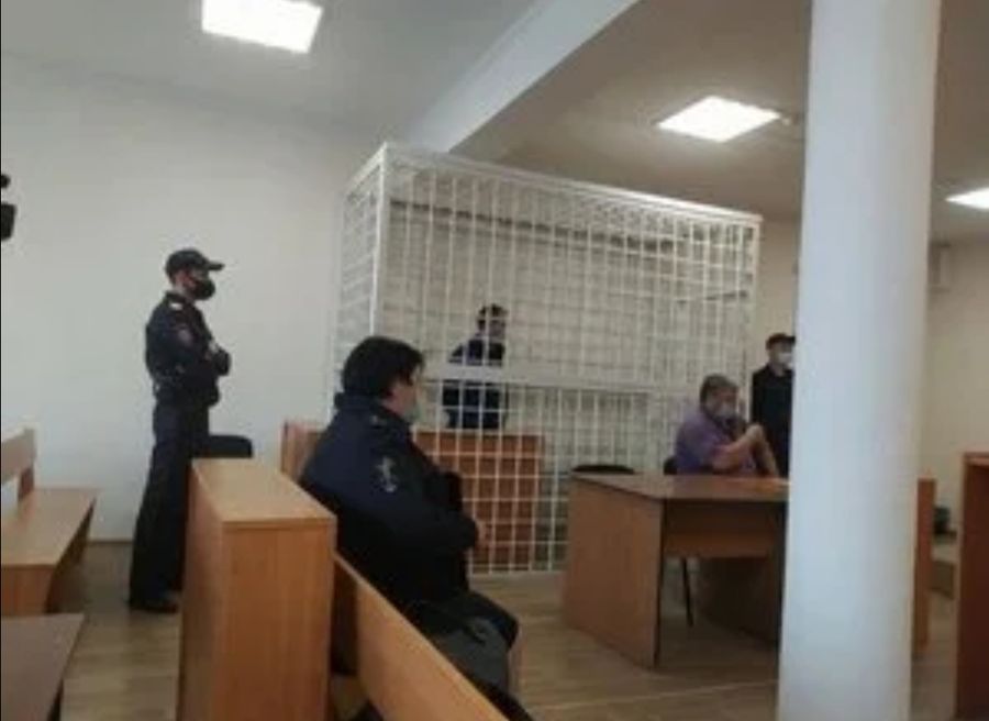 Две дочки-дошкольницы были в машине с отцом в момент наезда на студентов на вокзале в Чите — источник