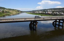 В Дарасуне запустили движение по временному мосту через реку Ингода