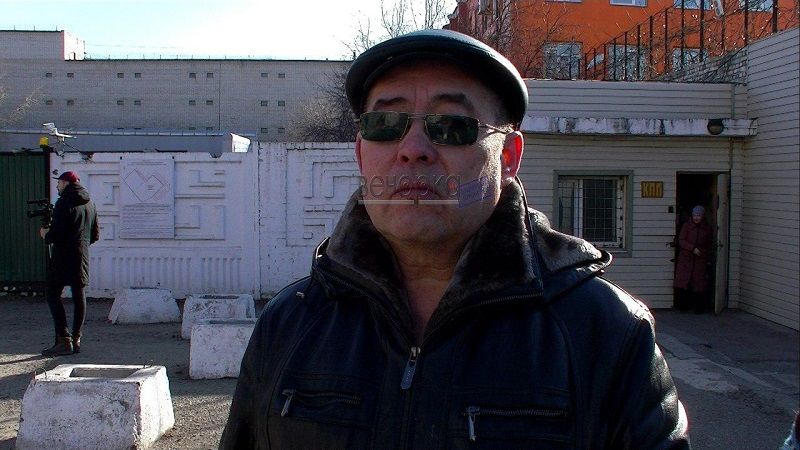 ​«ВечоркаТВ»: Отец солдата, расстрелявшего сослуживцев в Горном, встретился с сыном