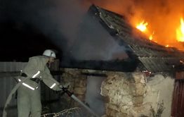На пожаре в Бырке погиб 7-месячный мальчик, троим удалось спастись