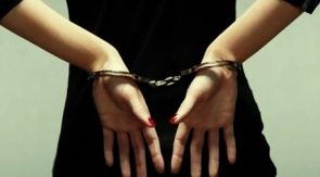 В Забайкалье ученица 9-го класса украла из магазина элитный алкоголь