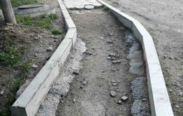 Жители Оловянной недовольны качеством нового тротуара