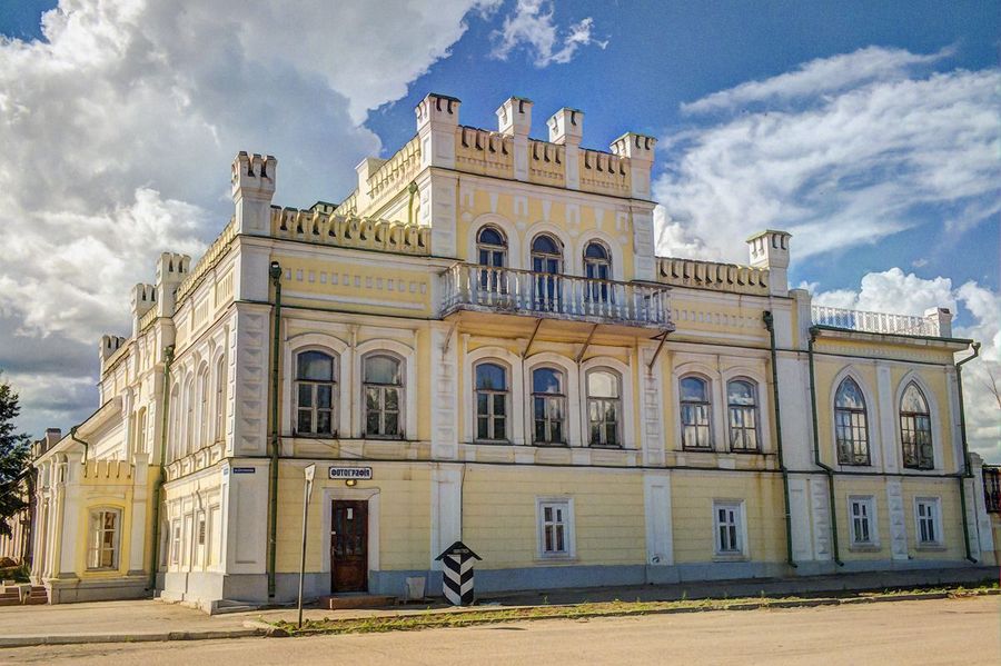Камера видеонаблюдения зафиксировала привидение в Бутинском дворце Нерчинска. Видео.