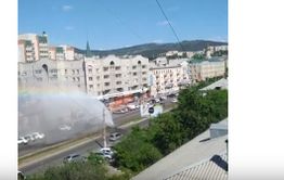 В Чите на улице Бабушкина забил гейзер (видео)