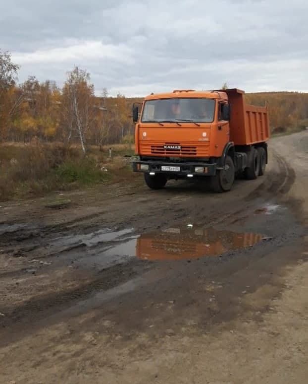 Администрация Первомайского снова начала вывозить кучи мусора на местный водозаборник