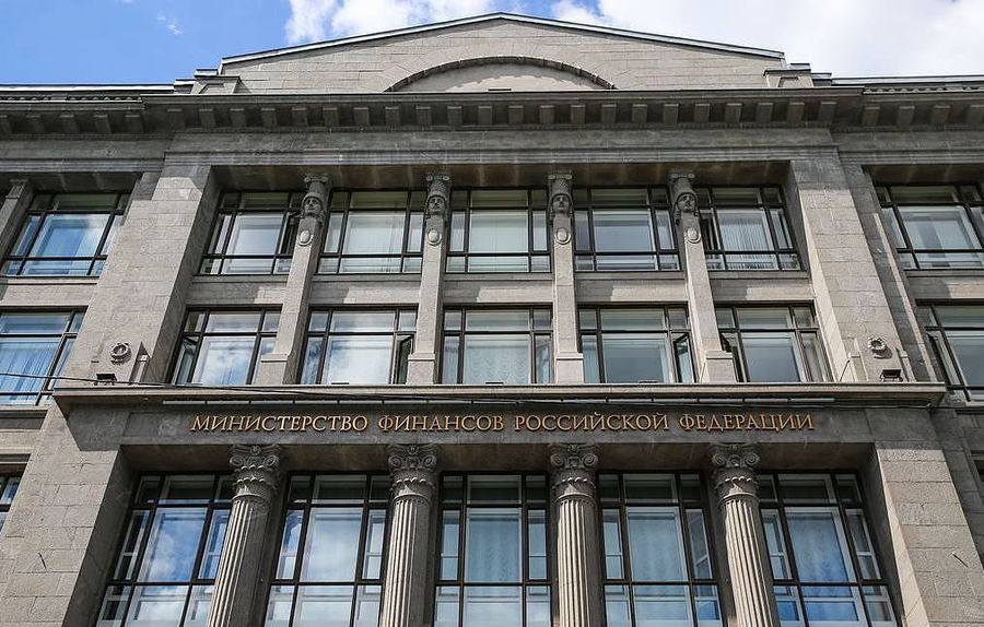 Минфин объяснил, почему россиянам не нужно раздавать деньги в период пандемии