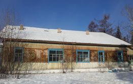 Здание вечерней школы громят в Красном Чикое