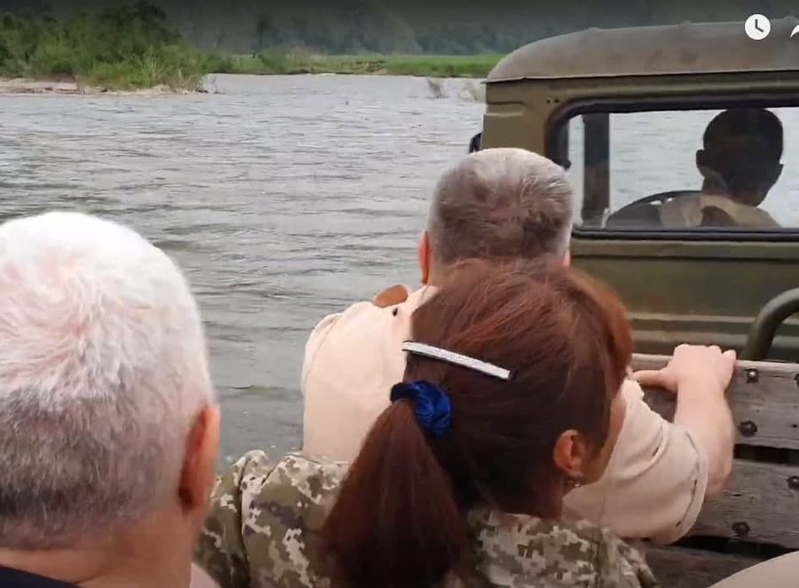 Власти Забайкалья наконец-то посетили село, где в магазинах пустые полки, нет электричества и дорог (видео)