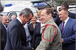 Медведев прилетал в Читу в куртке морской пехоты USA
