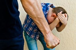 В суд передано дело отчима, который заклеивал рот 5-летнему пасынку и истязал его