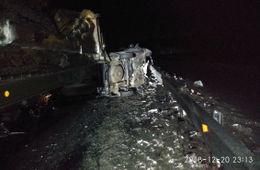 Один пассажир погиб, трое пострадали при лобовом столкновении на трассе 