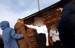 Школьница бьет сверстниц в Красном Чикое