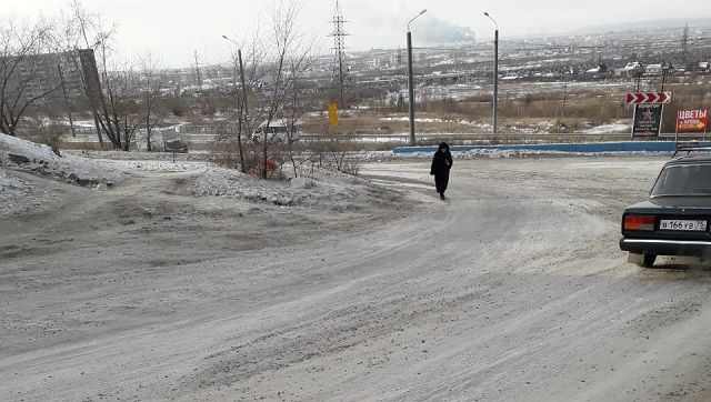 Канализация из воинской части топит микрорайон в Каштаке