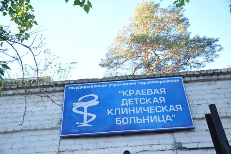 Следком начал проверку сообщений о лечении мазью малолетней девочки с переломом ключицы в Чите 