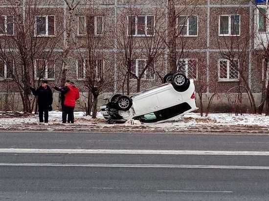 Тройное ДТП с «перевертышем» произошло на улице Красной Звезды в Чите